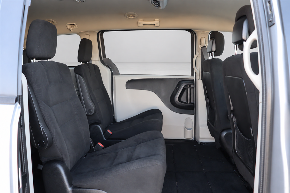 Used 2015 Dodge Grand Caravan SE w/ Quick Order Package 29E SE FWD image 13