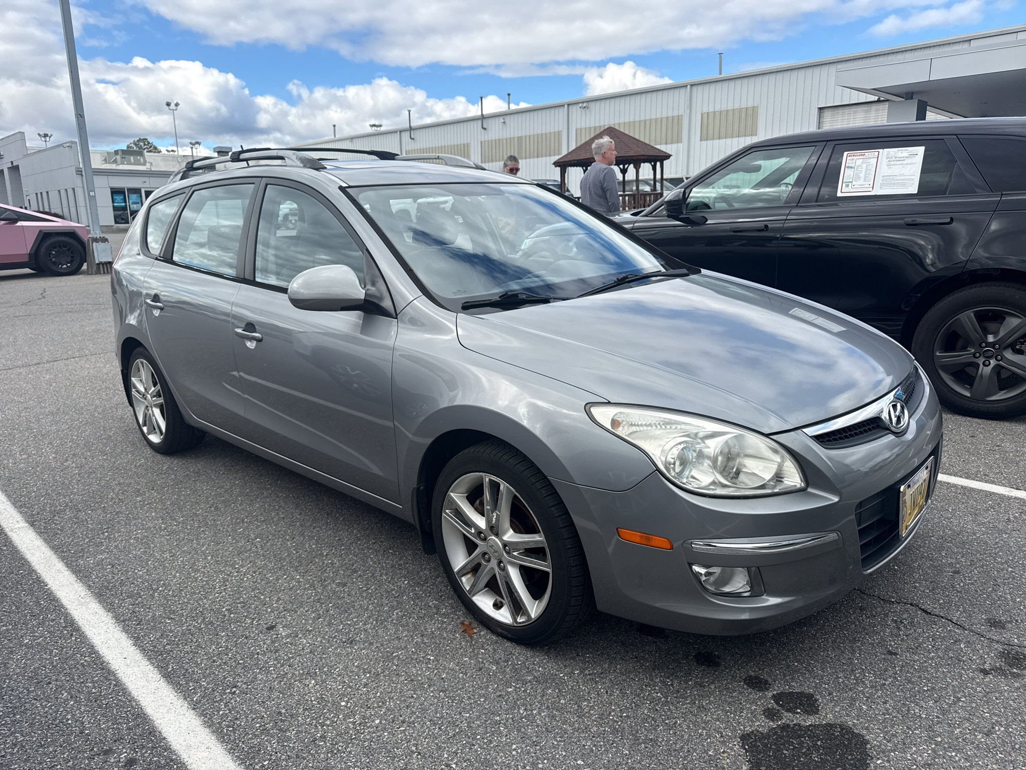 Used 2012 Hyundai Elantra FWD image 1
