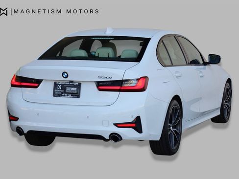 Used 2022 BMW 330i Sedan w/ Driving Assistance Package RWD image 11