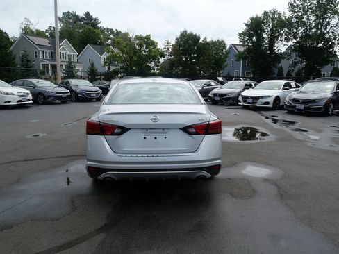 Used 2021 Nissan Altima 2.5 SV w/ SV Premium Package FWD image 6