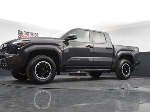 Used 2024 Toyota Tacoma TRD Off-Road image 27