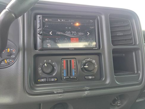 Used 2004 Chevrolet Silverado 2500 LS w/ Skid Plate Package AWD/4WD image 30