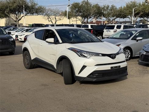 Used 2019 Toyota C-HR XLE image 3