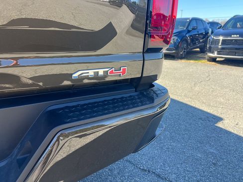 Used 2024 GMC Canyon AT4 image 5