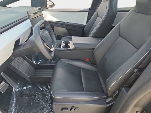 Used 2024 Tesla Cybertruck AWD Crew Cab image 17