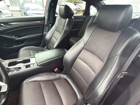 Used 2018 Honda Accord Sport image 16