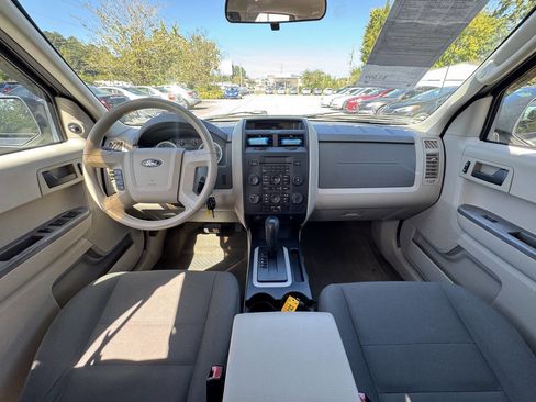Used 2010 Ford Escape XLS image 12