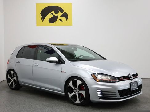 Used 2017 Volkswagen GTI SE FWD image 6