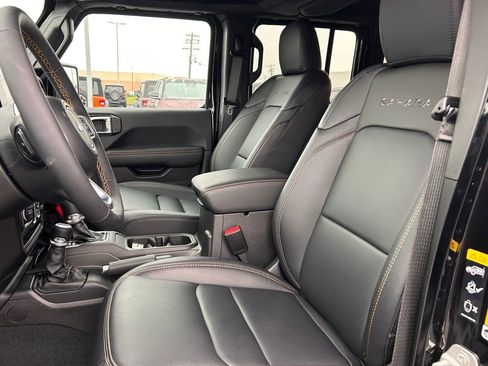 Certified 2024 Jeep Wrangler Sahara w/ Technology Group image 21
