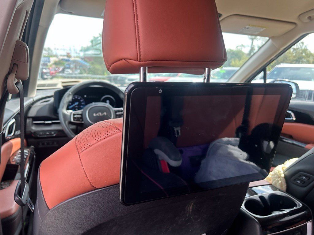 Certified 2024 Kia Carnival SX FWD image 12