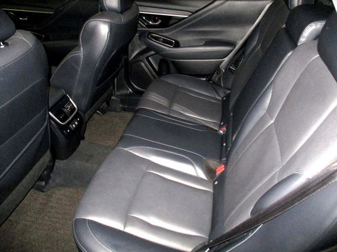 Used 2021 Subaru Outback Limited image 10