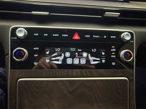 Certified 2025 Genesis GV80 3.5T Prestige image 30