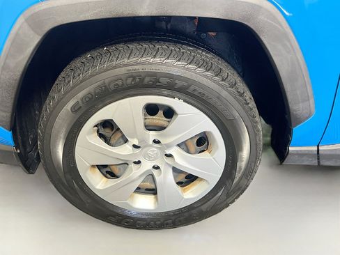 Used 2020 Toyota RAV4 LE image 13