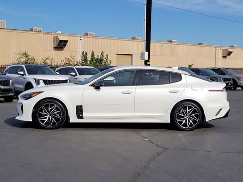 Certified 2022 Kia Stinger GT-Line RWD image 9