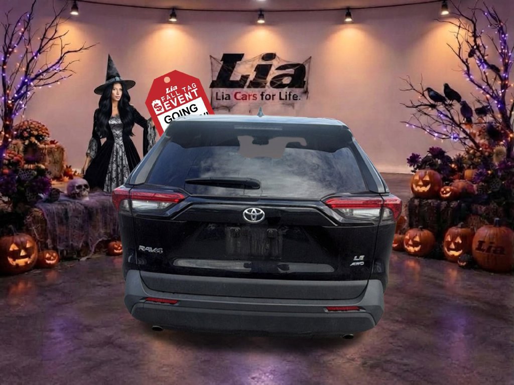 Used 2024 Toyota RAV4 LE AWD/4WD image 5
