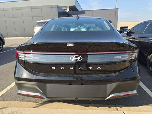 New 2026 Hyundai Sonata SE FWD image 3