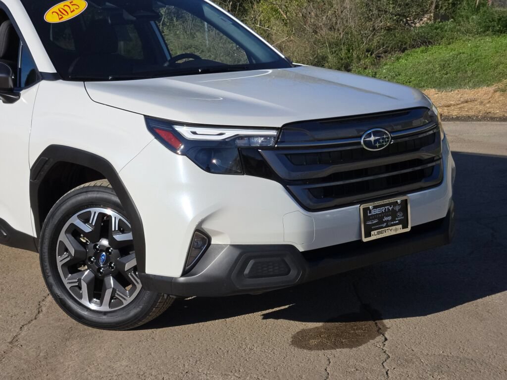 Certified 2025 Subaru Forester Premium AWD/4WD image 2