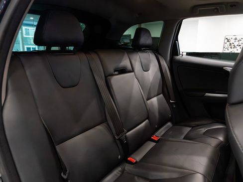 Used 2016 Volvo XC60 T5 Premier image 12