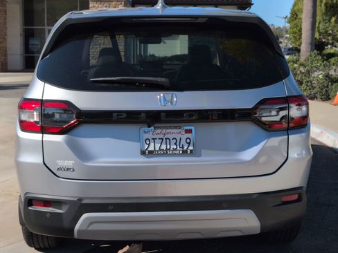 Used 2025 Honda Pilot EX-L image 4