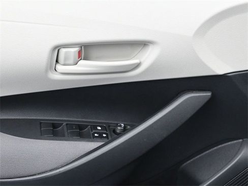 Used 2025 Toyota Corolla LE image 12