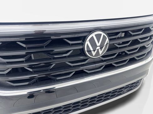 Used 2025 Volkswagen Atlas Cross Sport SE FWD image 26