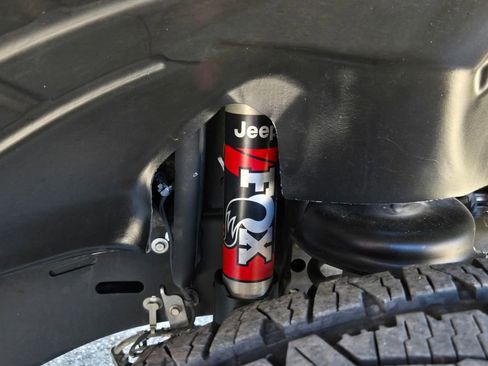 Used 2020 Jeep Gladiator Rubicon AWD/4WD image 13