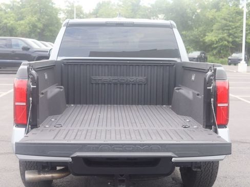 Used 2025 Toyota Tacoma TRD Off-Road AWD/4WD image 10