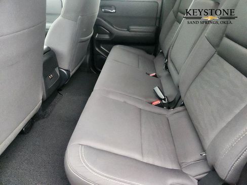 Used 2024 Nissan Frontier SV image 29