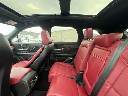 Used 2025 Lincoln Corsair Reserve w/ Rear Removable Package Tray FWD image 12