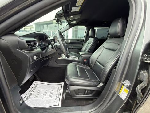 Used 2020 Ford Explorer XLT w/ Equipment Group 202A image 21