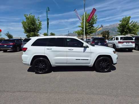 Used 2020 Jeep Grand Cherokee Altitude AWD/4WD image 2