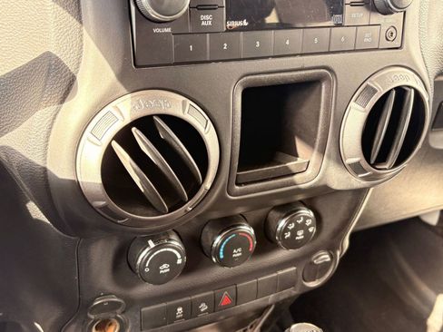 Used 2017 Jeep Wrangler Unlimited Sport w/ Connectivity Group image 28