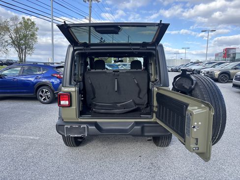 Used 2025 Jeep Wrangler Sport image 11