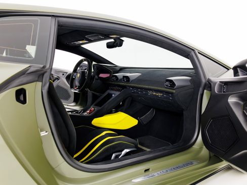 Used 2022 Lamborghini Huracan STO image 32