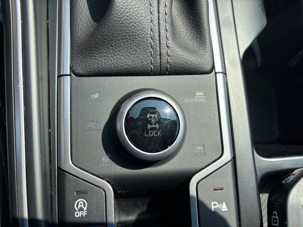 Used 2025 Kia Sorento EX w/ Panoramic Sunroof Package AWD/4WD image 20