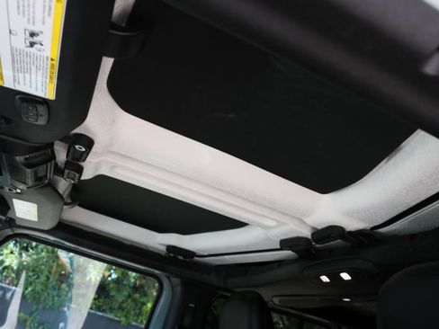 Used 2024 Jeep Wrangler Unlimited Rubicon AWD/4WD image 11