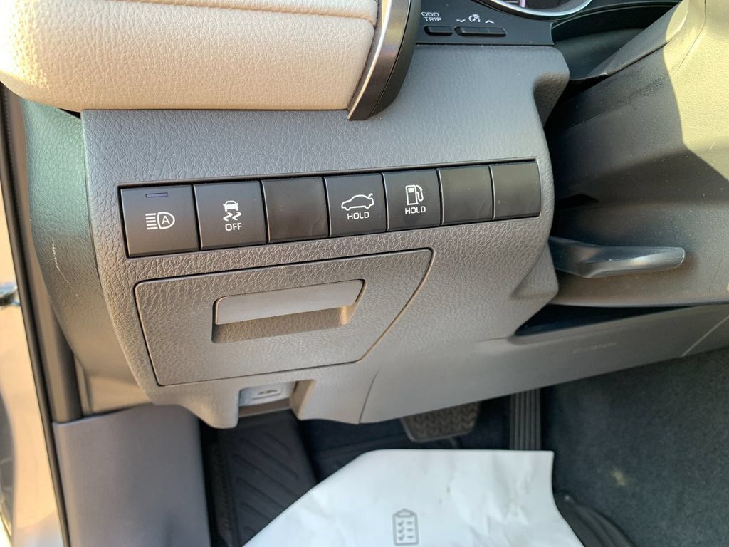 Used 2024 Toyota Camry LE FWD image 31