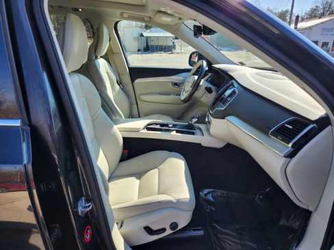 Used 2017 Volvo XC90 T5 Momentum w/ Vision Package image 18