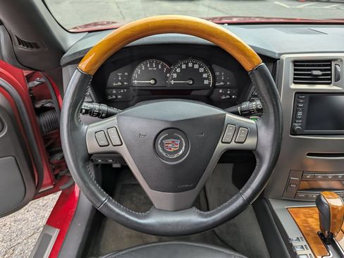 Used 2004 Cadillac XLR RWD image 16