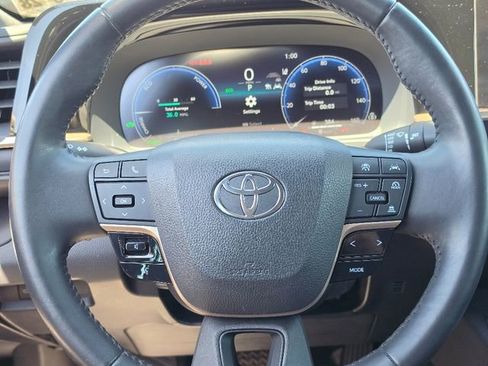 Used 2023 Toyota Crown AWD/4WD image 28