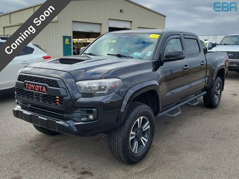 Used 2017 Toyota Tacoma TRD Off-Road image 3