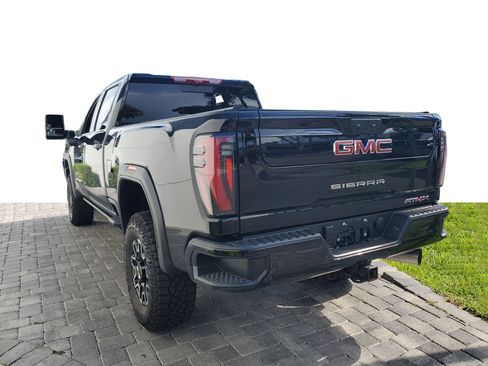 Used 2025 GMC Sierra 2500 AT4X AWD/4WD image 4