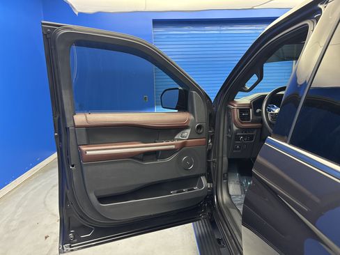 Used 2024 Ford Expedition Limited RWD image 9