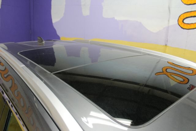 Used 2021 Nissan Rogue SV FWD image 2