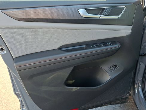 Certified 2025 Volkswagen Atlas Peak Edition SE image 13