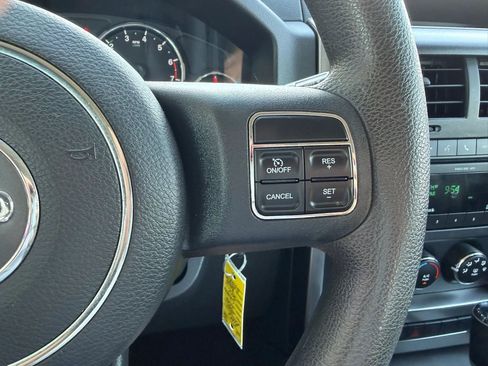 Used 2011 Jeep Liberty Sport AWD/4WD image 19
