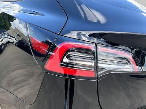Used 2022 Tesla Model 3 Standard Range RWD image 26