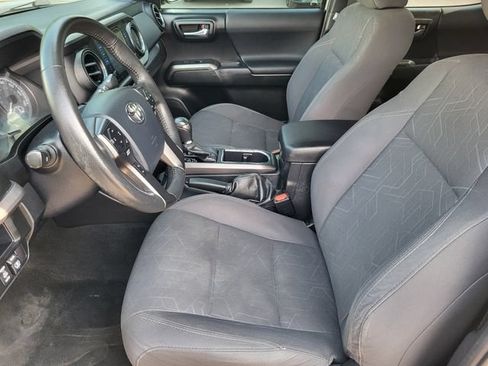 Used 2017 Toyota Tacoma TRD Off-Road w/ Tow Package (A/T) AWD/4WD image 12
