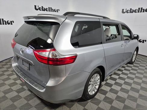 Used 2017 Toyota Sienna XLE image 5