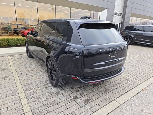 Used 2024 Land Rover Range Rover Long Wheelbase Autobiography image 7